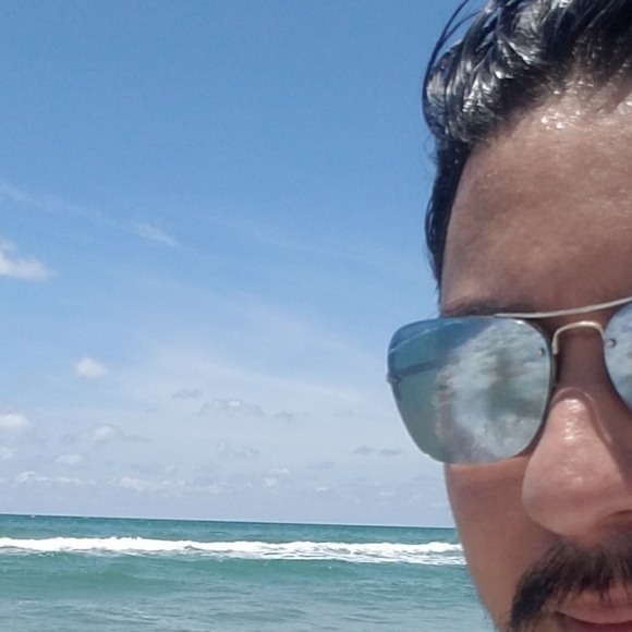 Meet your Posher, Javier - Picture 1 of 1